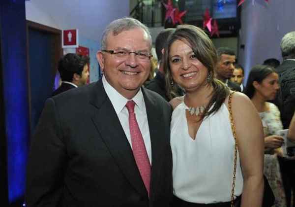 embaixador-grego-e-a-mulher_ft_divulgacao