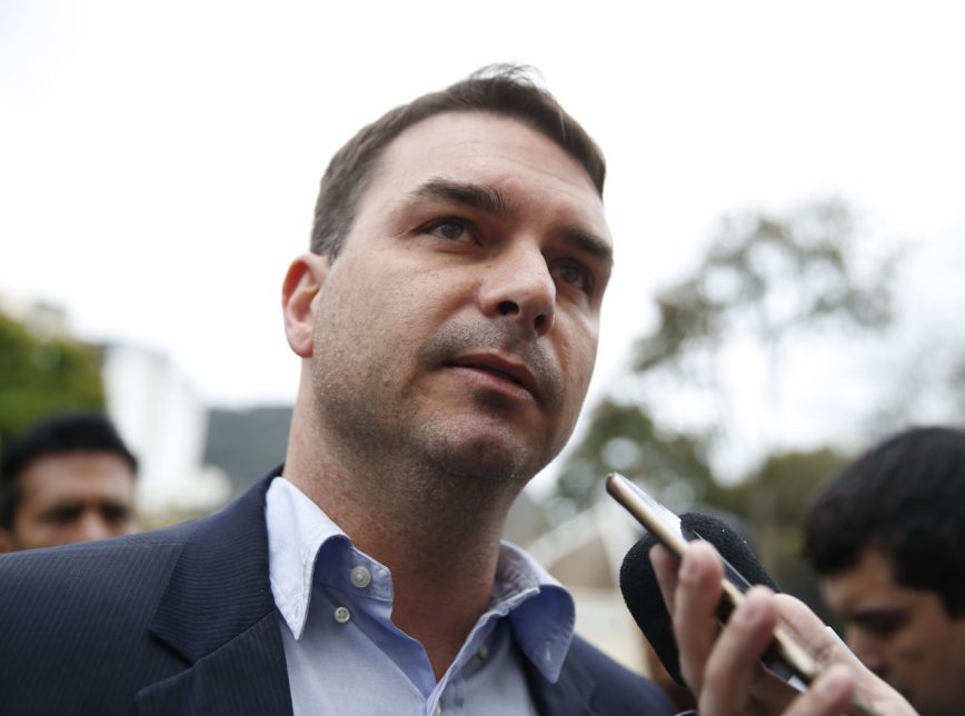 Resultado de imagem para Recurso de filho de Bolsonaro desgasta governo