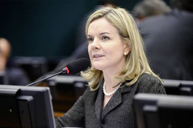 Gleisi Hoffmann diz que pode usar estatuto contra dissidentes do PT