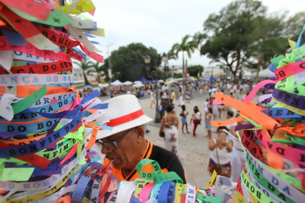 Fiéis pedem proteção no Bonfim na primeira sexta-feira do ano