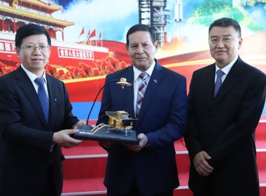 'Brasil não pode ser só uma loja onde a China compra itens', diz Mourão em Pequim