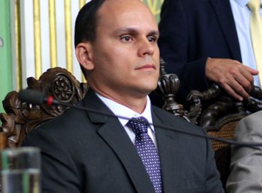 Pimentel é 'subalterno' de ACM Neto e não pode 'bater boca' com Carballal, avalia Brito