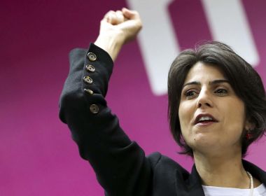 Deputado quer que Manuela D´Ãvila explique elo com hacker à Câmara