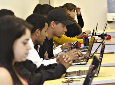 Governo prepara contrato inédito para aumentar emprego de jovens