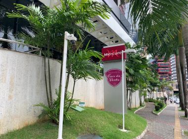 Criança morre após cair de 9º andar de hotel em Salvador