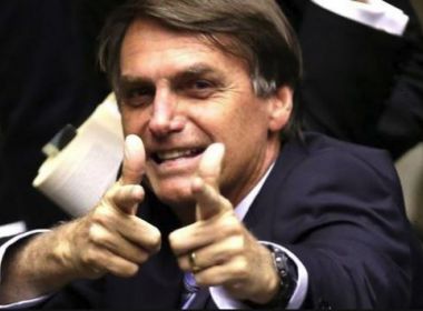 Membros da bancada da bala estão frustrados com tratamento dado por Bolsonaro, diz coluna