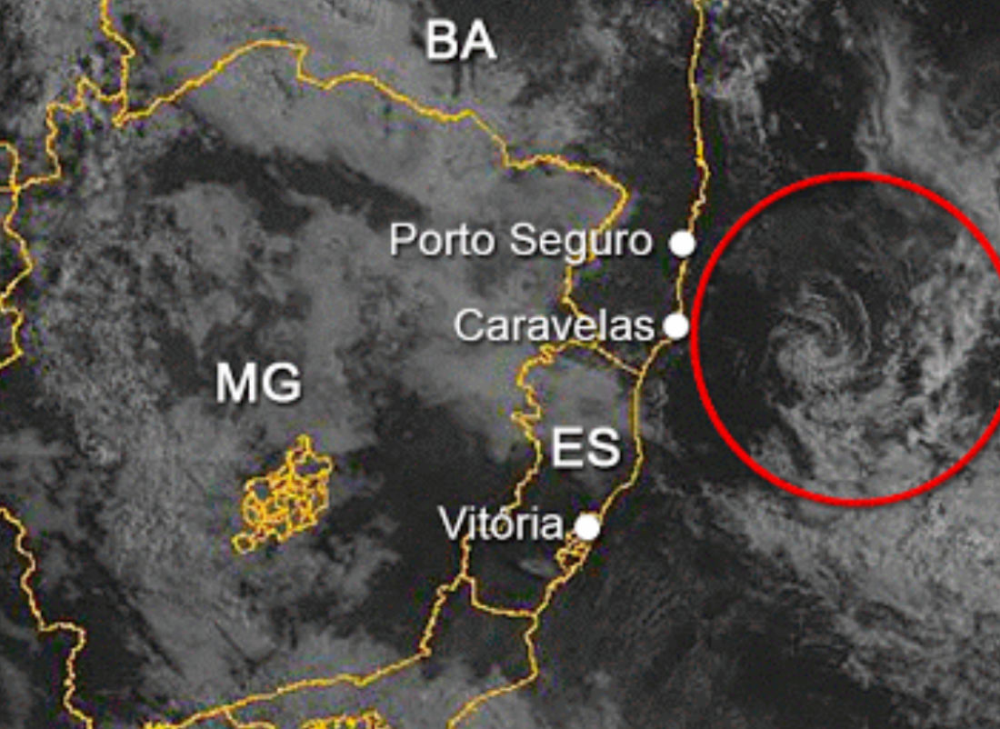 Resultado de imagem para fotos de tempestade no mar da bahia