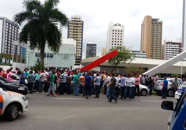 ManifestaÃ§Ã£o de motoristas do Uber (Foto: Matheus Vinicius/leitor bahia.ba)