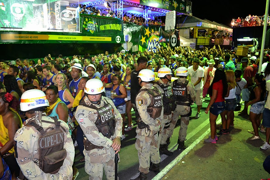 Resultado de imagem para fotoss de policiais da pm na micareta de feira