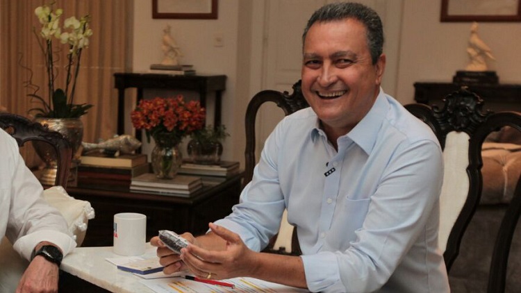 Resultado de imagem para fotos de rui costa alegre governador da Bahia