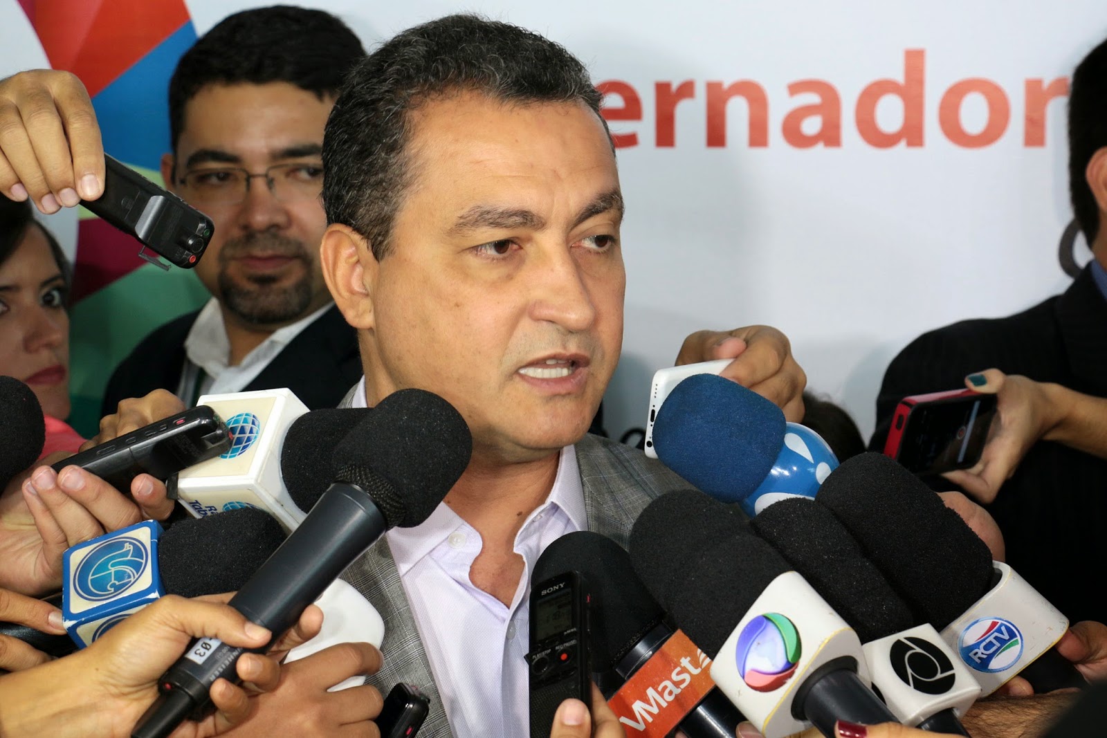 Resultado de imagem para fotos de rui costa reunido com secretariado - secom ba