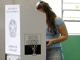 Resultado de imagem para fotos de pessoas votando