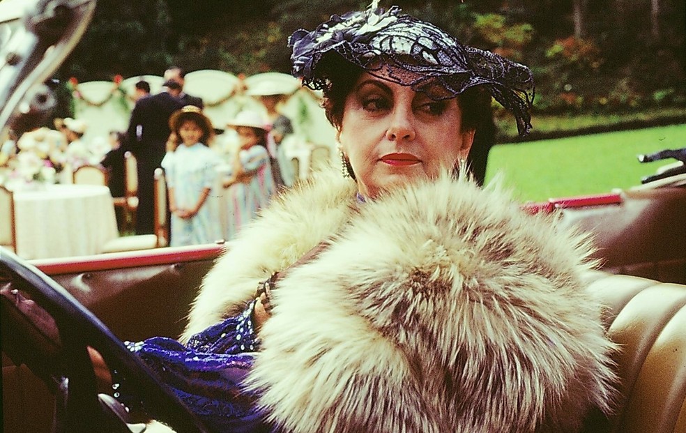 Beatriz Segall na minissÃ©rie 'A, E, I, Oâ?¦ Urca', de 1990 (Foto: Acervo TV Globo)