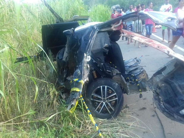 Acidente deixou quatro mortos na BR-101 (Foto: Divulgação / Polícia Rodoviária Federal )