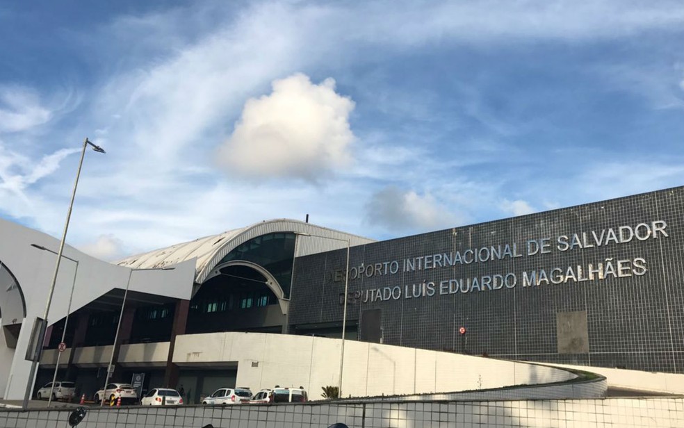 TrÃªs voos com destino ao aeroporto de Salvador sÃ£o desviados por restriÃ§Ãµes operacionais em pista por causa do vento. â?? Foto: Alan Tiago Alves/G1