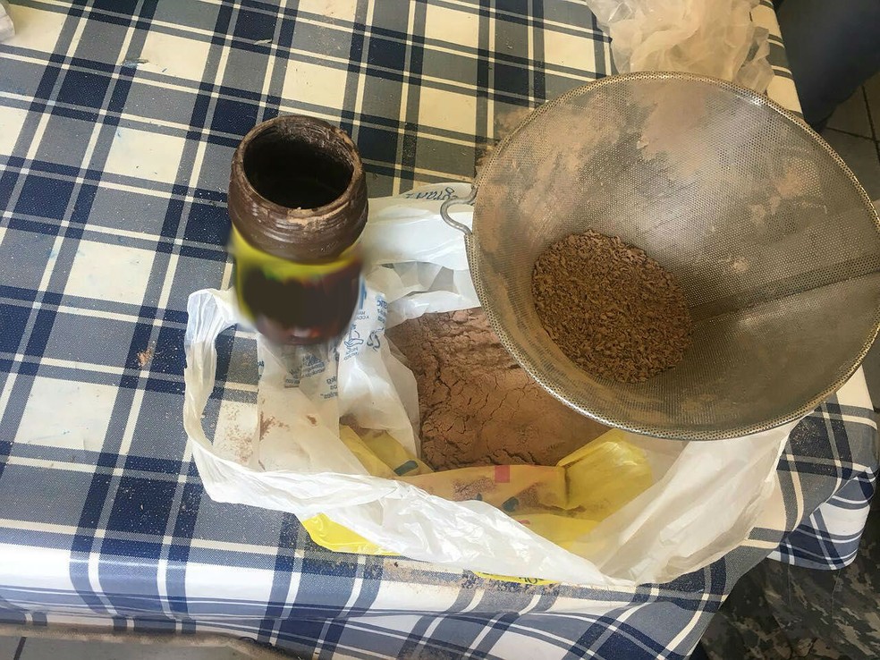 Agentes da penitenciária de Muriaé impediram a entrega de droga misturada em achocolatado (Foto: Penitenciária de Muriaé/Divulgação)