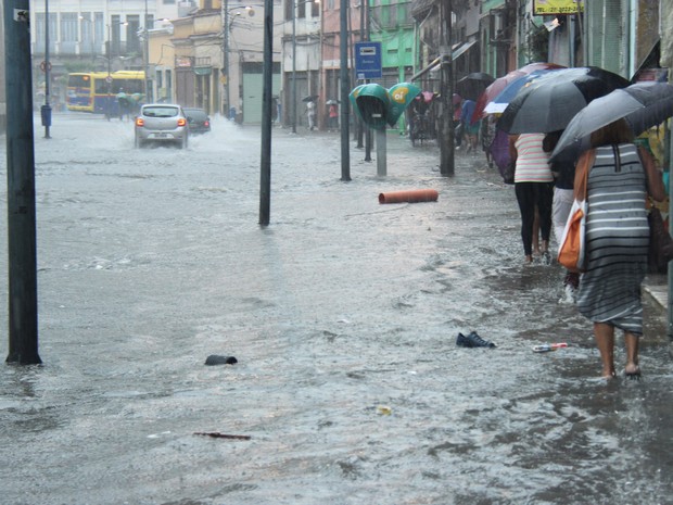 Resultado de imagem para Rio de Janeiro é atingido por chuva forte e entra em estado de atenção