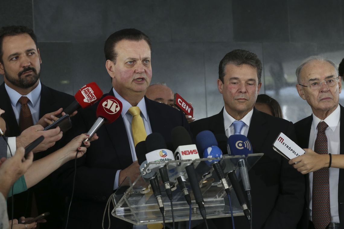 O Presidente Nacional do PSD, Gilberto Kassab, fala aos jornalistas após reunião com o presidente Jair Bolsonaro.