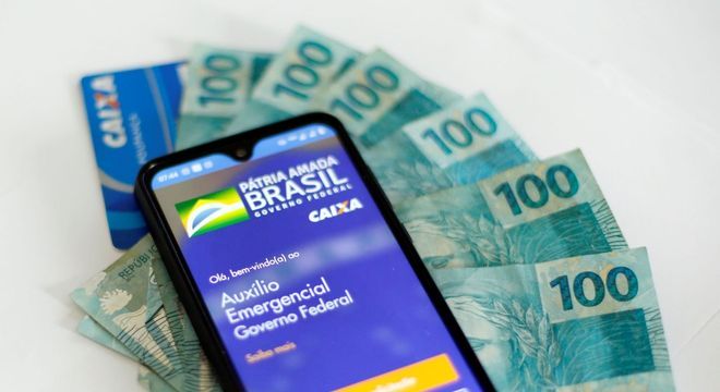 Caixa começa a pagar auxílio aos cadastrados pelo aplicativo ...