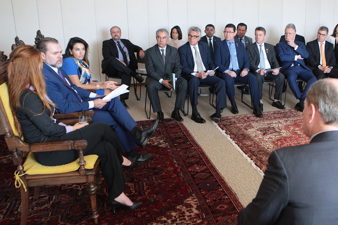 Ministro Dias Toffoli recebe governadores em audiência no STF.