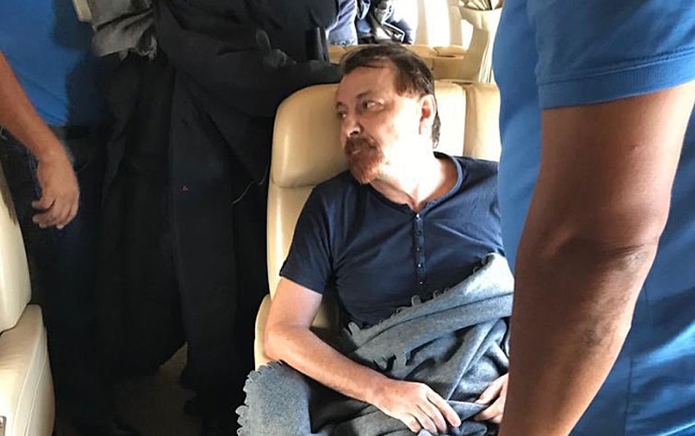 Foto divulgada por ministro mostra Battisti no avião â?? Foto: Reprodução/Twitter
