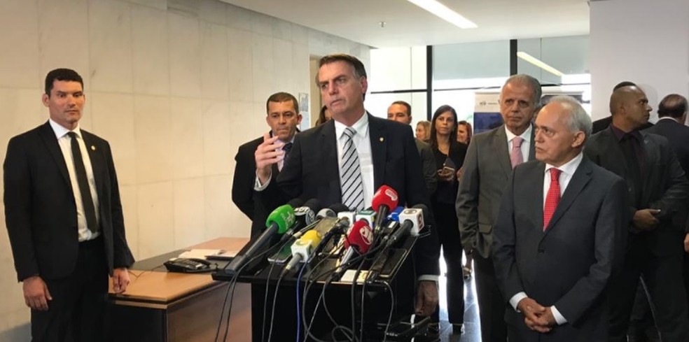 O presidente eleito Jair Bolsonaro, durante entrevista coletiva na sede do TCU, em BrasÃlia â?? Foto: Elisa Clavery/TV Globo
