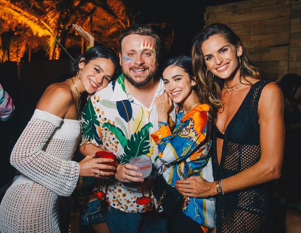 Bruna Marquezine, LÃ©o Fuchs, Manu Gavassi e Izabel Goulart (Foto: Raul/DivulgaÃ§Ã£o)