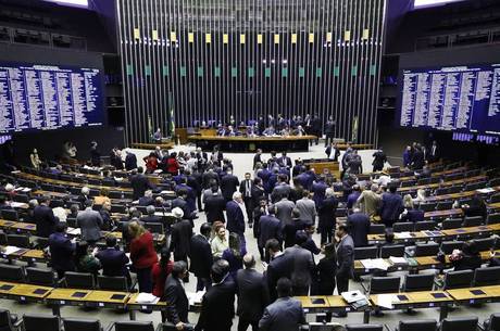 Primeira votação teve placar de 379 a 13