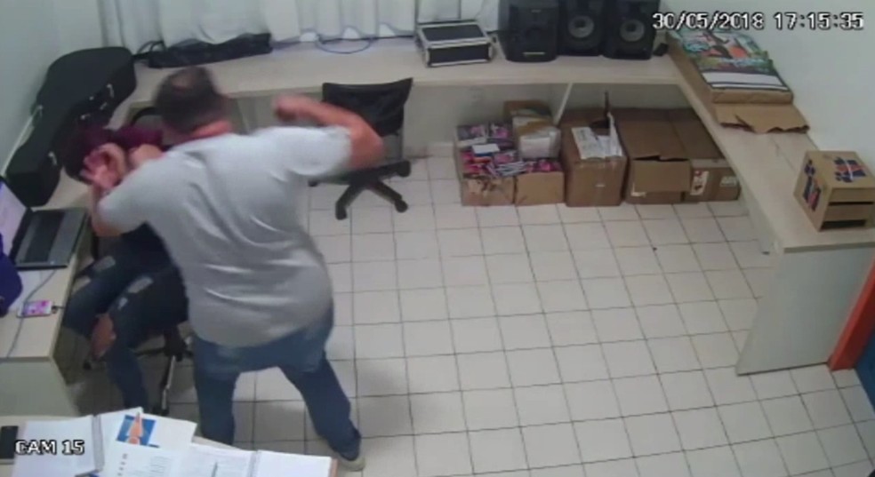 VÃ­deo que mostra momento de agressÃ£o circula nas redes sociais. (Foto: ReproduÃ§Ã£o)