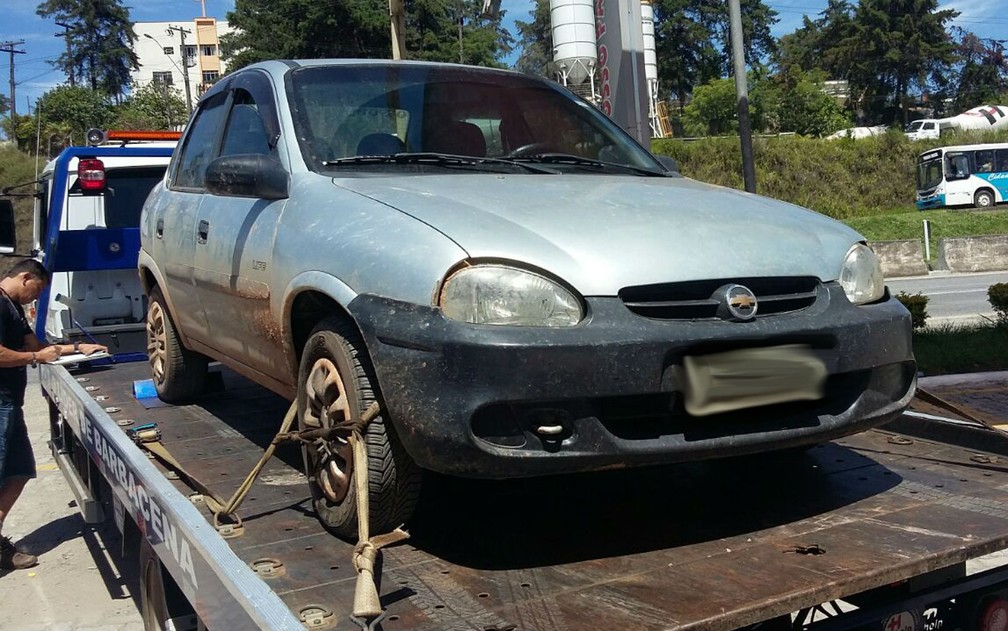 Carro com mais de 25 anos e há 10 anos sem licenciamento pode ter baixa automática do registro nacional (Foto: Polícia Militar/Divulgação)