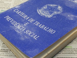 Carteira de trabalho (Foto: Marcos Santos/ USP Imagens)