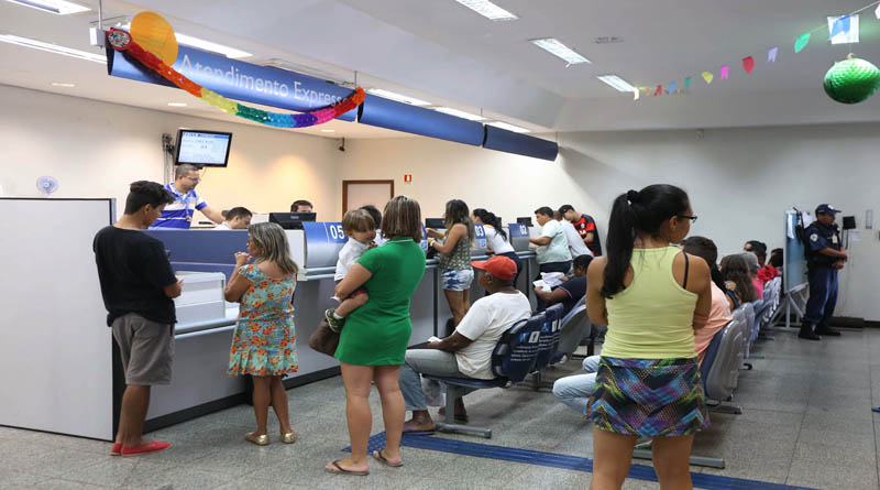 Resultado de imagem para Bancos terão expediente hoje na parte da tarde