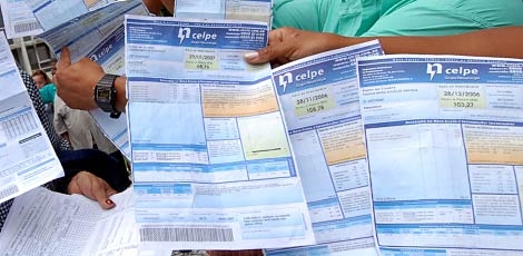 Resultado de imagem para consumidores pagaram R$ 3,7 bilhões a mais nas contas de luz entre 2009 e 2016