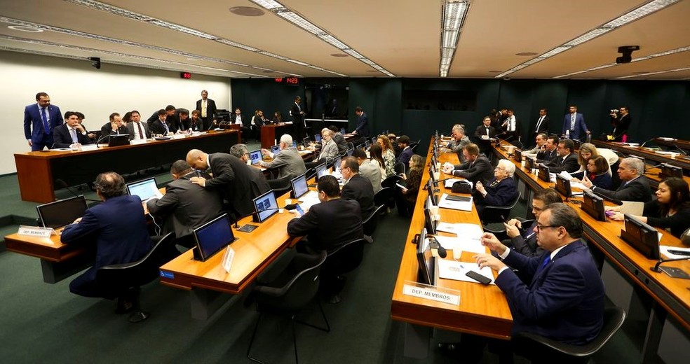 Deputados durante a sessão da comissão especial da reforma da Previdência nesta terça-feira (18) â?? Foto: Marcelo Camargo/Agência Brasil