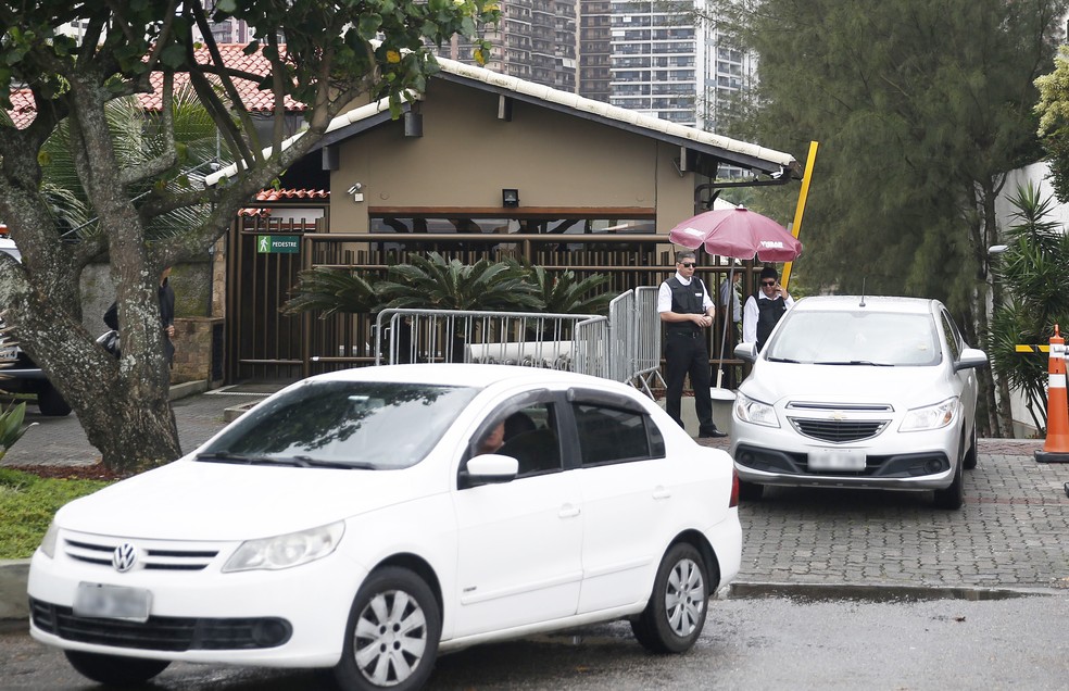 Entrada do condomínio Vivendas da Barra, no Rio, onde presos acusados da morte de Marielle Franco se encontraram horas antes do crime — Foto: Tânia Rêgo/Agência Brasil    