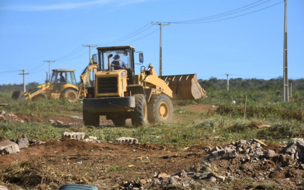 Área pública pertence à cidade de Vitória da Conquista e foi reintegrada na manhã desta segunda (4) (Foto: Anderson Oliveira/Blog do Anderson)
