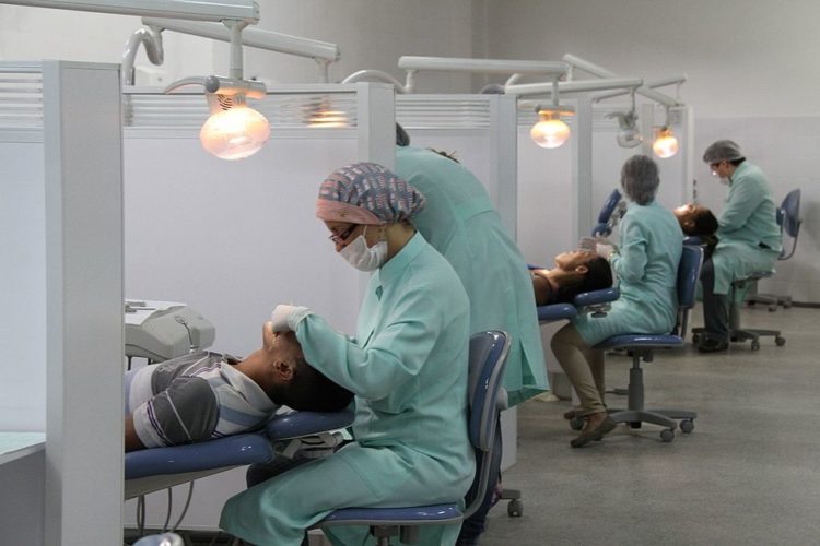 CLÍNICAS ODONTOLÓGICAS AMPLIAM ATENDIMENTO HOJE – Bahia Economica