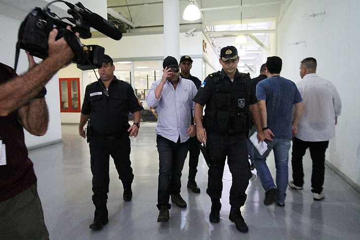 Resultado de imagem para PolÃcia faz operação contra suspeitos de integrar milÃcia no Rio