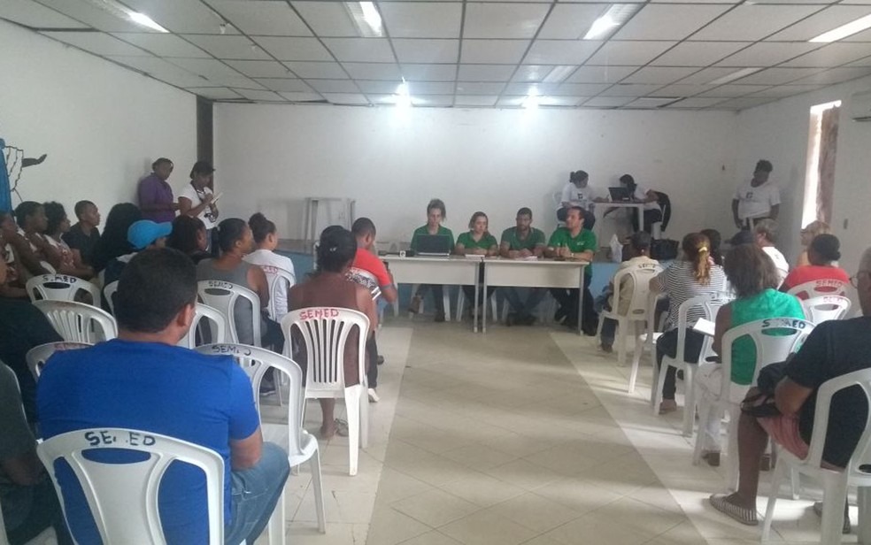 ReuniÃ£o entre familiares de vÃ­timas e sobreviventes da tragÃ©dia acontece nesta quarta-feira (Foto: Adriana Oliveira/ TV Bahia)
