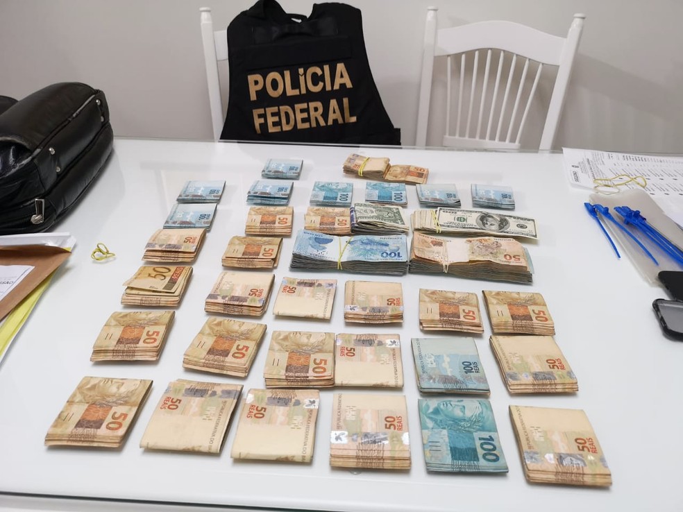 Dinheiro encontrado em casa de servidor do INSS â?? Foto: PolÃcia Federal/Divulgação