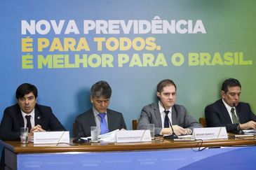 Técnicos do ministério da Economia dão entrevista coletiva para detalhar o texto da proposta de reforma da Previdência
