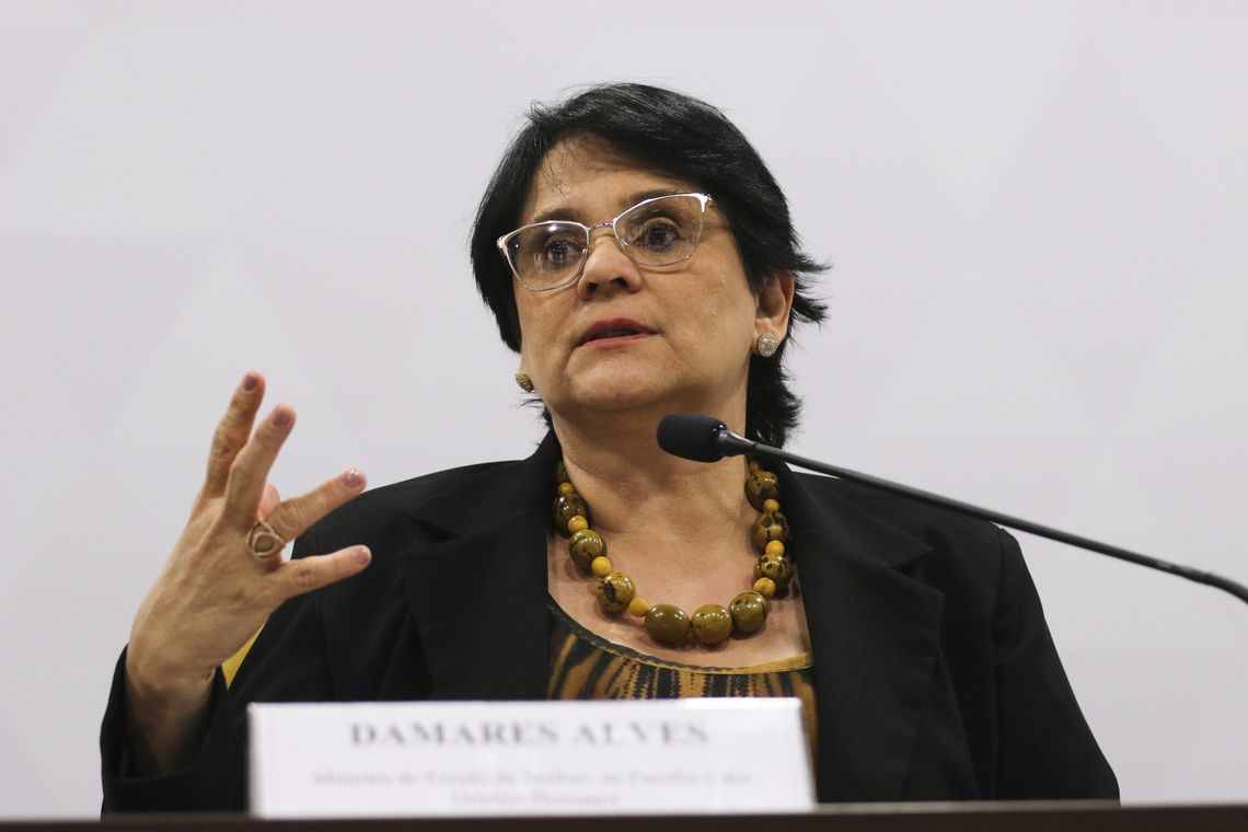 A ministra da Mulher, da FamÃlia e dos Direitos Humanos, Damares Alves, participa do I Seminário Nacional sobre Corrupção e Direitos Humanos, em BrasÃlia.