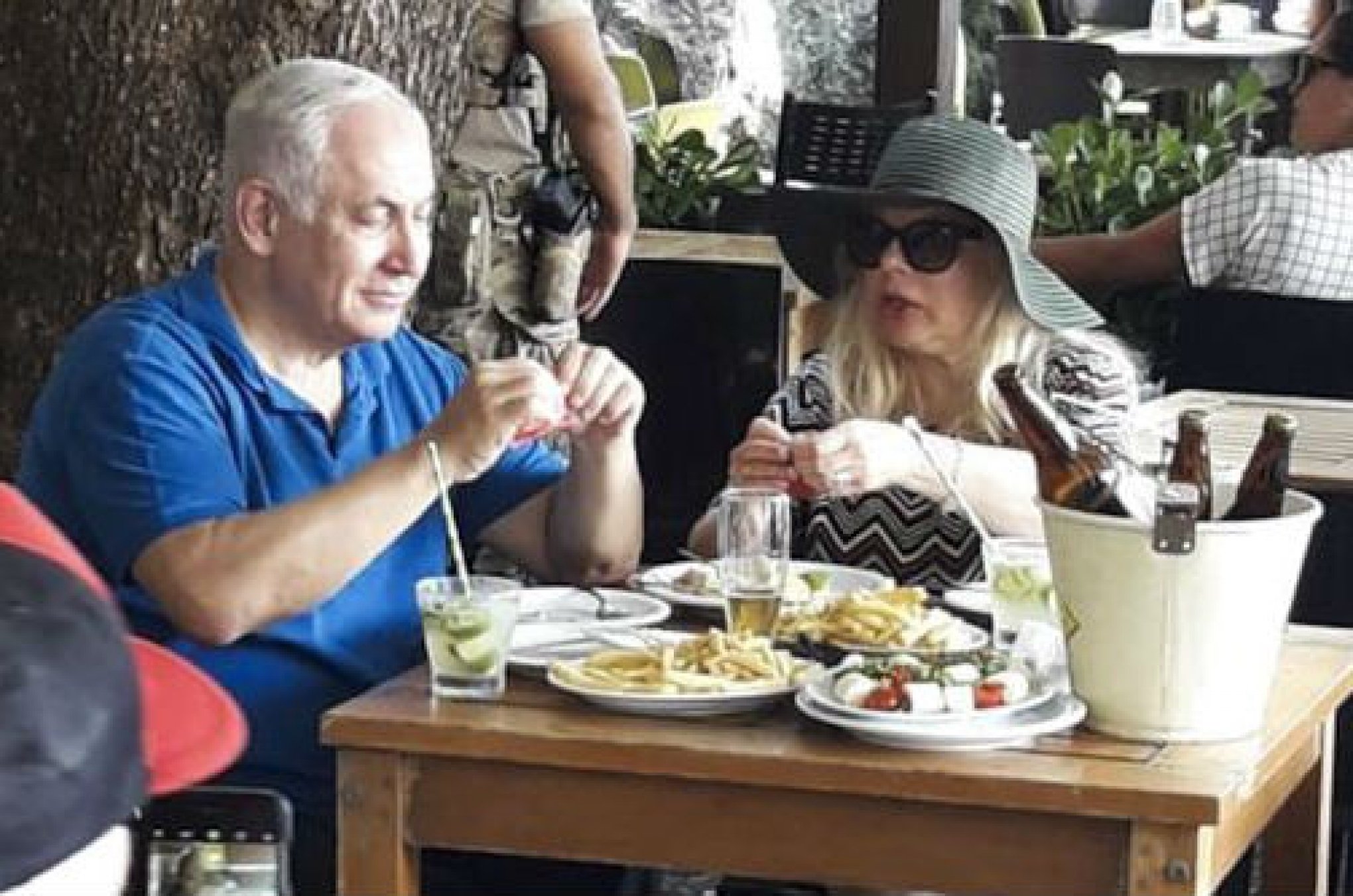 Resultado de imagem para Netanyahu visita Cristo Redentor, mas não sai do carro