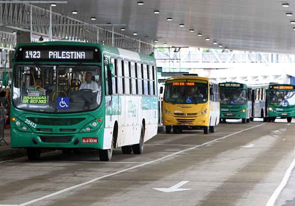 Resultado de imagem para fotos de onibus em salvador