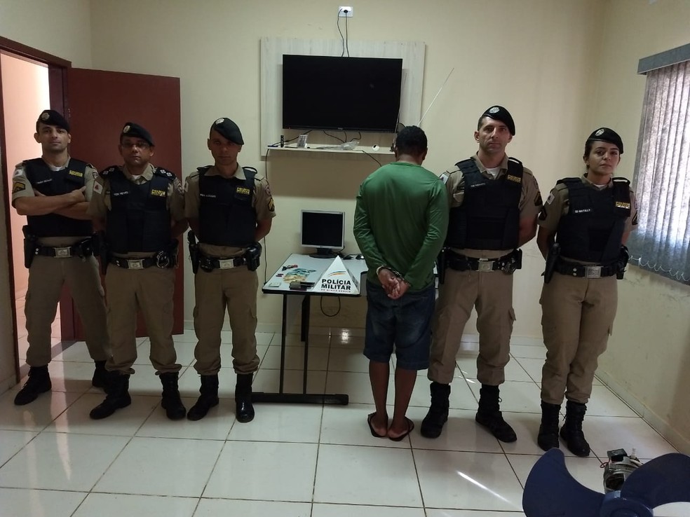 Autor foi localizado em um hotel em Mato Verde â?? Foto: PolÃcia Militar/Divulgação