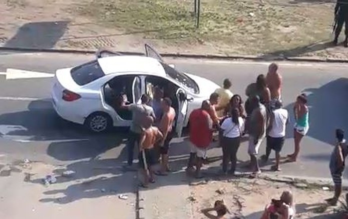 Resultado de imagem para Delegado diz que 'tudo indica' que Exército fuzilou carro de famÃlia por engano no Rio