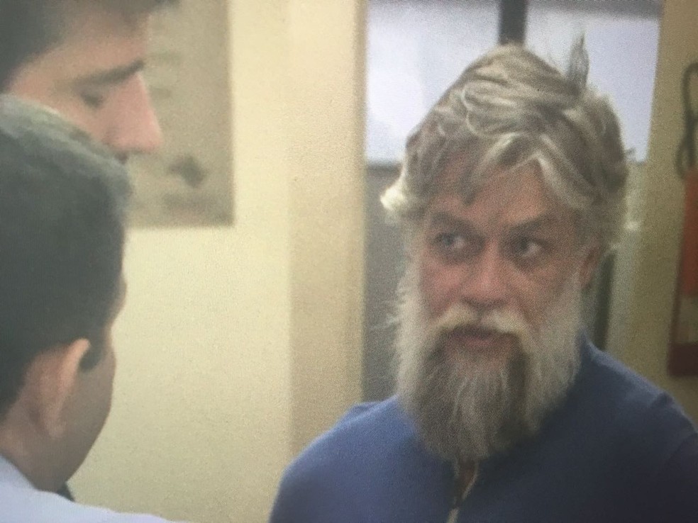 O ator FÃ¡bio AssunÃ§Ã£o no 78Âº Distrito Policial (Foto: David Irikura/TV Globo)