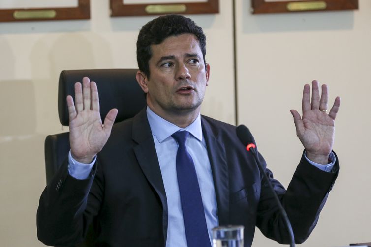 O futuro ministro da Justiça, juiz federal Sérgio Moro, durante coletiva de imprensa após reunião com o atual ministro da pasta, Torquato Jardim.