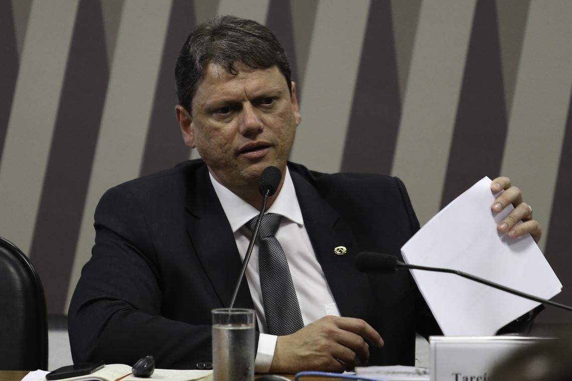 O ministro da Infraestrutura, TarcÃsio Gomes de Freitas, participa de audiência pública na Comissão de Infraestrutura (CI) do Senado.