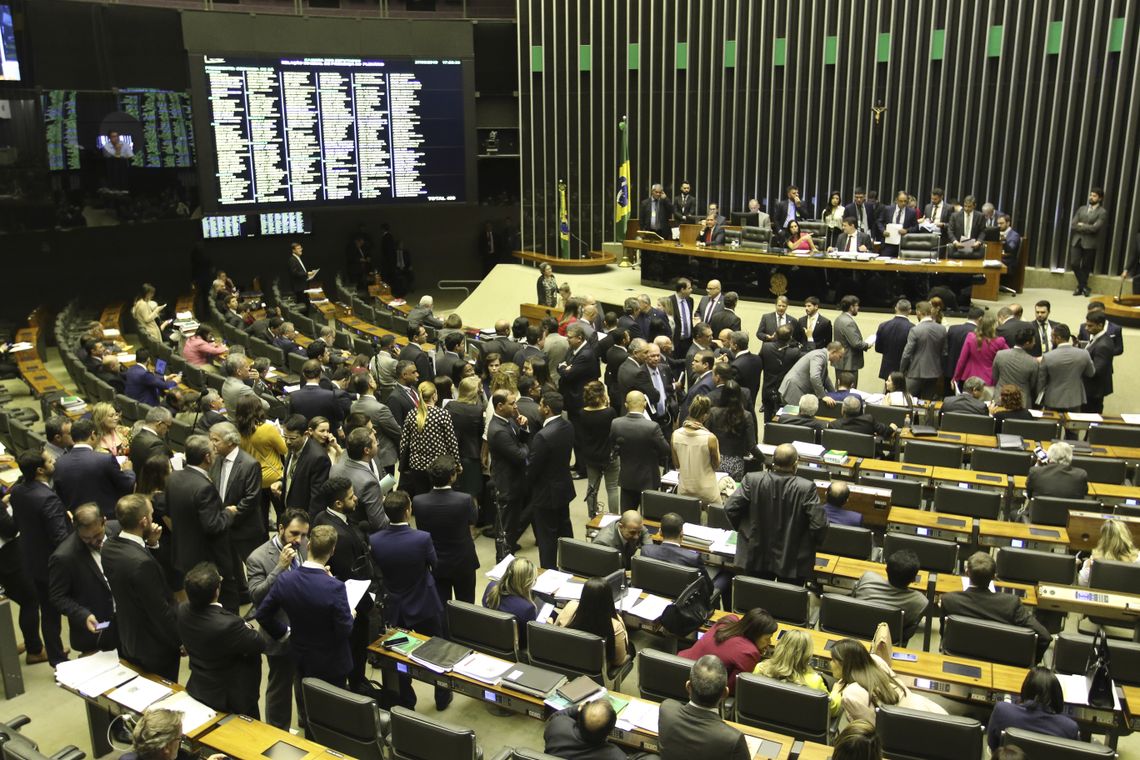 O Plenário da Câmara dos Deputados aprovou proposta que permite à vÃtima de violência doméstica solicitar ao juiz a decretação imediata do divórcio